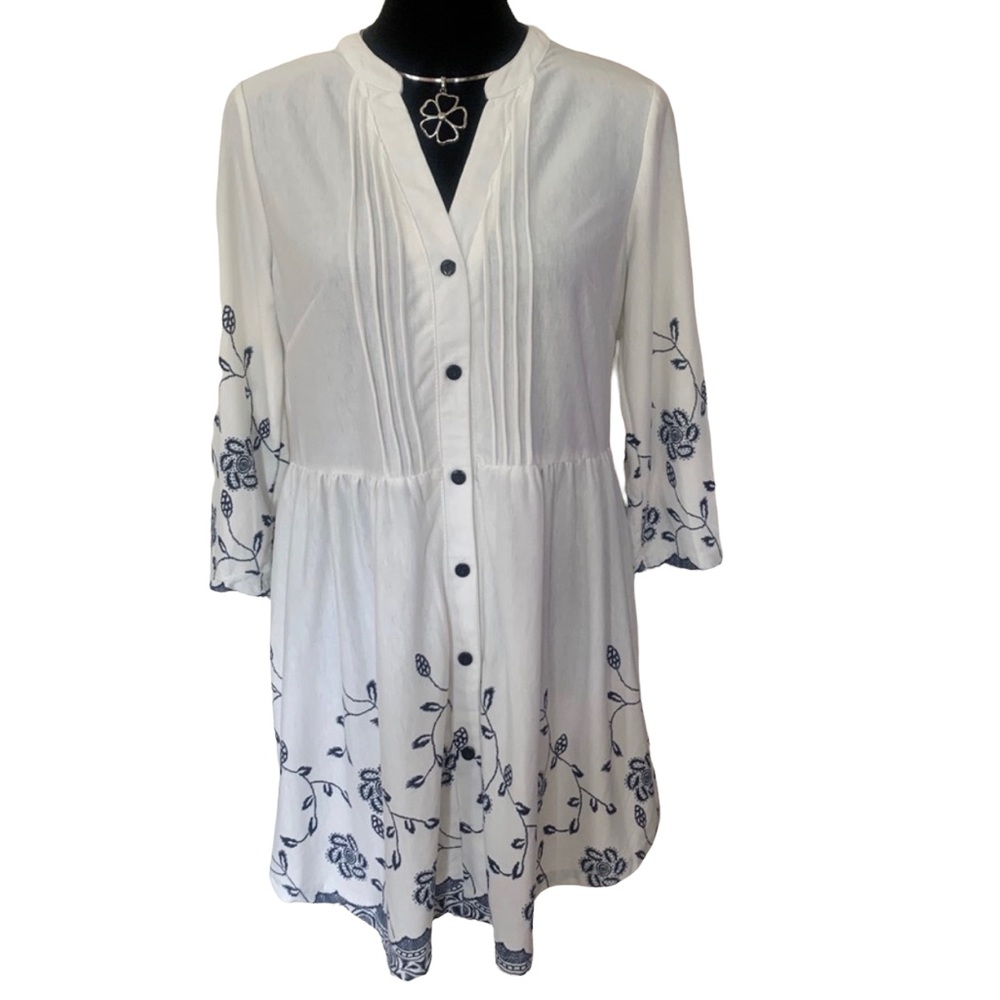 Reborn Women’s White & Blue Floral Baby Doll Button Front Dress Size Medium